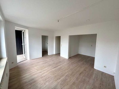 Helle 1-Zimmer-Whg mit Schlafnische und Balkon !