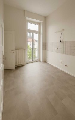NEW *Paul & Partner* 2-ZIMMER-ALTBAU MIT BALKON !