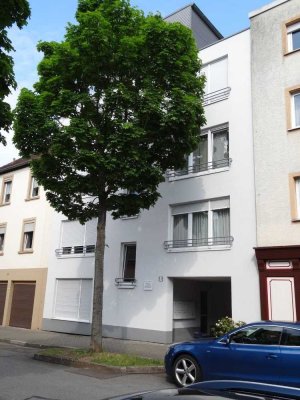 Schöne Penthouse Wohnung in ruhiger Sackgasse in SB-Schafbrücke