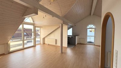 1784 – Attraktive 2,5-Zimmer-DG-Wohnung in bester, ruhiger Wohnlage – sofort bezugsfrei!
