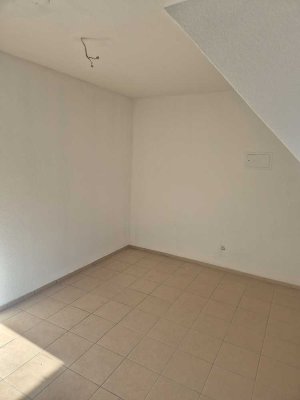 Attraktive und vollständig renovierte 2-Raum-Wohnung in Kleinmeinsdorf