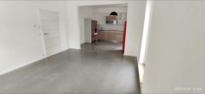 Exklusive, fast neuwertige 3-Zimmer-Wohnung mit EBK in Neusäß