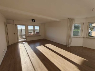 (Reserviert) Lichtdurchflutete 3- Zimmer- Wohnung am Feldrand mit Doppelgarage