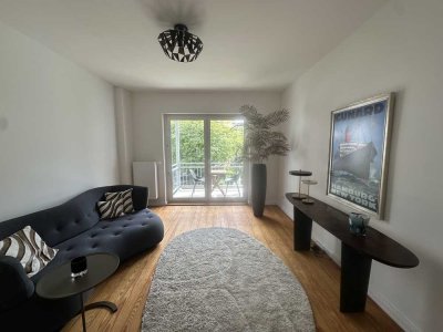 Ottensen! 3 Zi. - großer Balkon- neu saniert--hohe Decken-Einbauküche- Energiewert B -Provisionsfrei