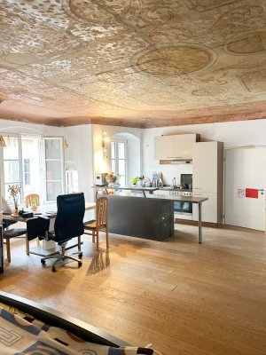 2-Zimmer-Altbauwohnung im historischen Altbau in der Altstadt!