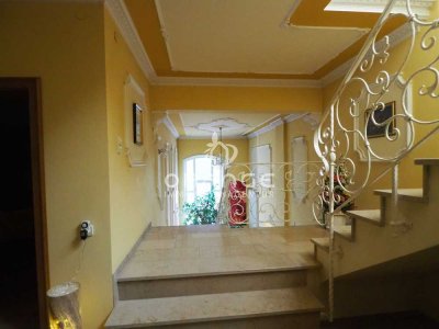 *** Hochwertiges Einfamilienhaus mit Büro und Lagerflächen
                     in zentraler Lage v