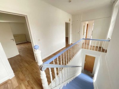 Große 3 Zimmerwohnung in historischem Haus
