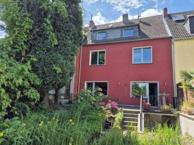 Einfamilien- oder Generationenhaus in sehr gutem Zustand mit großem Garten!