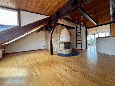Renovierte Dachgeschosswohnung mit großer Balkonfläche!