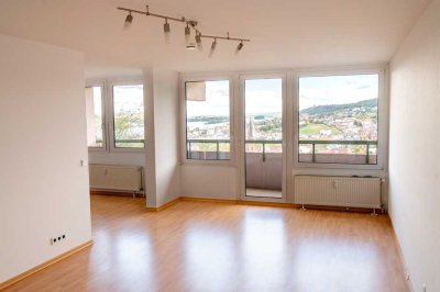 Erstbezug nach Sanierung mit Balkon: Geschmackvolle 3,5-Raum-Wohnung mit geh. Innenausstattung
