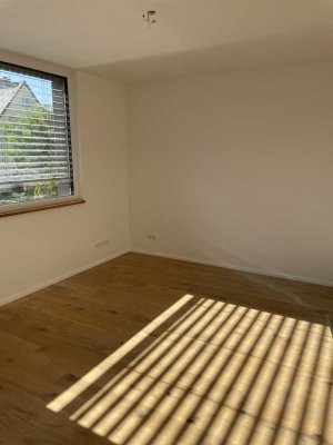Geschmackvolle 3-Zi-Neubau-Wohnung im OG mit geh. Innenausstattung mit EBK in Friedrichshafen