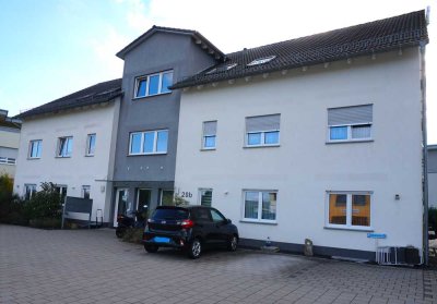 Schöne 3-Raum-Erdgeschosswohnung mit EBK und Terrasse in Petersberg