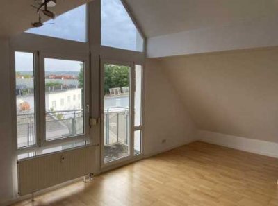 Wohnen mit Komfort: 2-Zimmer-Wohnung mit Balkon, Aufzug & Tiefgarage in Ditzingen