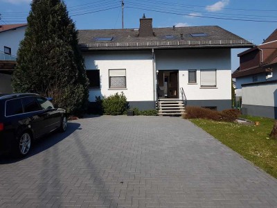 Helle Dachgeschosswohnung mit Einbauküche und Stellplatz in Bendorf-Stromberg