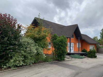 Gepflegtes Einfamilienhaus mit geh. Innenausstattung und EBK
