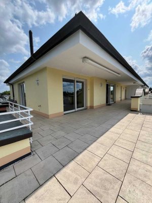 stilvolles Penthouse in Hilden – Aufzug direkt in die Wohnung, Dachterrasse in Toplage