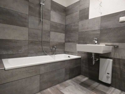 *** Wir modernisieren für Sie das komplette Objekt! *** 4-Zi.-Whg. mit Balkon + Mansarde in