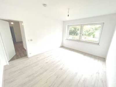 Vollständig renovierte 2,5 Zimmer WHG mit Balkon, Tageslichtbad