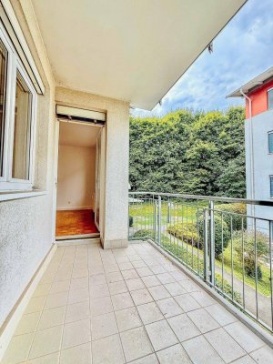 LOGGIA I LICHTDURCHFLUTET I PARKETT I ABSOLUTE RUHELAGE I BADEWANNE I AB SOFORT I PROJEKT WOHNEN I