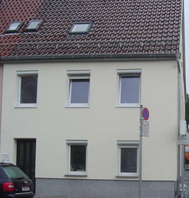 Gepflegte Doppelhaushälfte in zentraler Lage - Nähe Schwabengalerie, ideal für Paare oder Expats