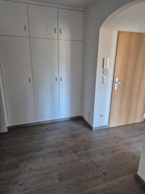 Freundliche und modernisierte 2-Raum-Wohnung mit geh. Innenausstattung mit Balkon und EBK