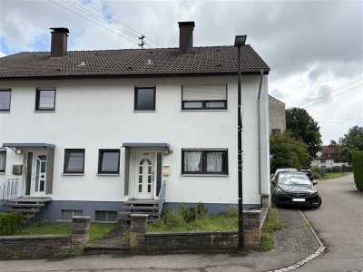 Großzügige Doppelhaushälfte mit kleinem Gartenanteil