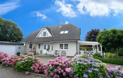 Modernisiertes Traumhaus in Sackgassenendlage mit Platz für die ganze Familie in Pahlen