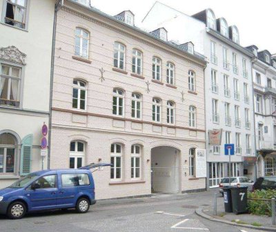 ++ 4-Zimmer-Stadtwohnung mit offener Wohnküche, 2 Badezimmer, Terrasse, und Stellplatz! ++