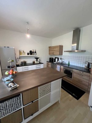 idyllische 3-Zi Kü Bad, Holzofen, Garten, 7 Min z Outlet/ Autobahn