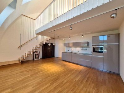 360° Tour / Einzigartige, architektonisch ansprechende, schick-moderne 2-Zimmer-Dachterrassen-Maisonettewohnung in bester Lage