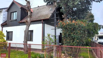 SONNIGES ECKGRUNDSTÜCK MIT ÄLTEREM HAUS IN ESSLING!