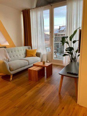 Exklusive vollausgestatte 2-Zimmer-DG-Wohnung mit Balkon und EBK in Ludwigsburg Mitte -2min zur Bahn