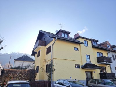Garconniere mit Balkon und Parkplatz