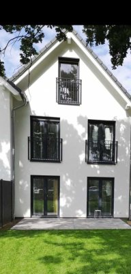 Neubau-Doppelhaushälfte mit Garten im Musikerviertel - 17 Min. zum HBF Berlin
