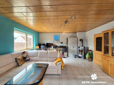 BERK Immobilien - geräumige 3-Zi-Whg in gepflegtem ZFH mit Balkon und Stellplatz in Hasselroth