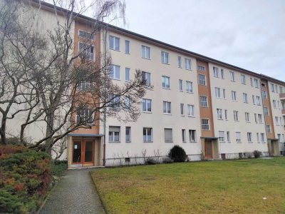 Vermietete gut geschnittene Wohnung, Ullsteinstraße
