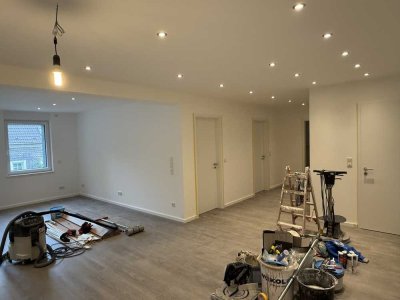 Erstbezug nach Sanierung: Stilvolle 3-Zimmer-Wohnung mit gehobener Innenausstattung in GL
