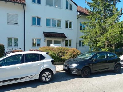 Von Privat -  helle 2-Zimmer Wohnung mit sonnigem Balkon, in ruhiger und grüner Umgebung