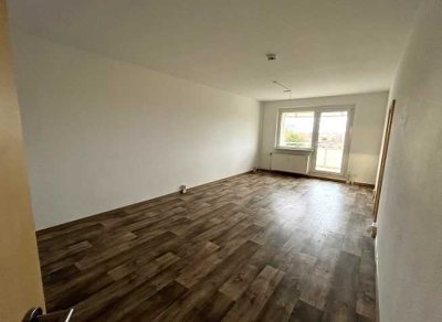 Saniert 2023: 3-Raum-Wohnung mit Balkon!