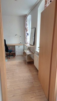 Großzügige1,5 Zi Wohnung, Voll möbliert! Super Anbindung