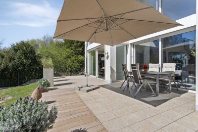 Einzigartiges Architektenhaus in herrlicher Aussichstlage - mit Pool! Perfekt für zwei Personen!