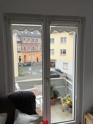 Helle 2-Zimmer-Wohnung im 2. OG mit Balkon in Duisburg-Untermeiderich