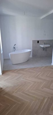 Luxuriös 6-Raum-Wohnung in ruhiger Familienumgebung, 2 x Bad, 2 x Balkon