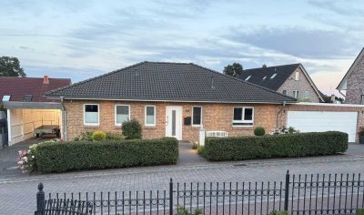 Bungalow 2016, 108qm, Nähe Ahrensburg von PRIVAT Doppelgarage + Carport