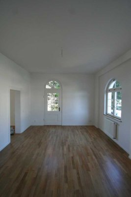 Großzügige 4 -Zi Altbauwhg. kompl. san., EG