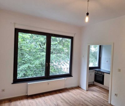 2,5-Raum-Wohnung mit Einbauküche, Waschmaschine und Stellplatz