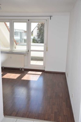 Schöne helle 2-Wohnung mit Dachterrasse