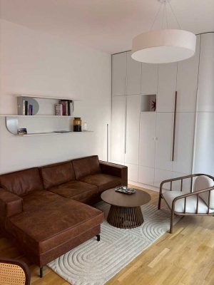 Luxuriöse 3-Zimmer Altbauwohnung in Prenzlauer Berg - Vollmöbliert & Frisch Renoviert