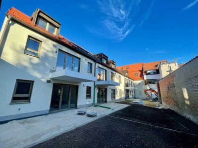 E & Co. - Ruhige und hochwertige 3-Zimmer Wohnung mit schöner Terrasse und kleinem Garten