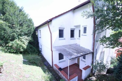Zweifamilienhaus in ruhiger und idyllische  Aussichtslage mit Garten!